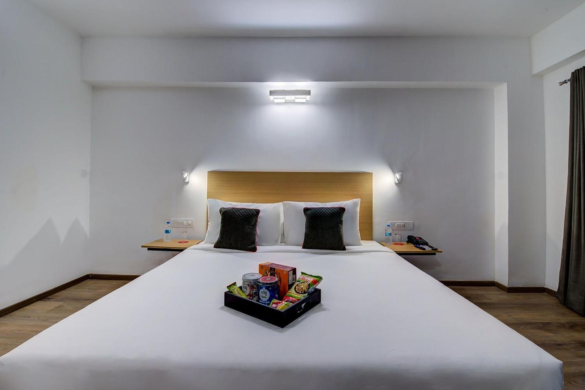 Готель Oyo Townhouse 048 Hadapsar Phursungi Екстер'єр фото