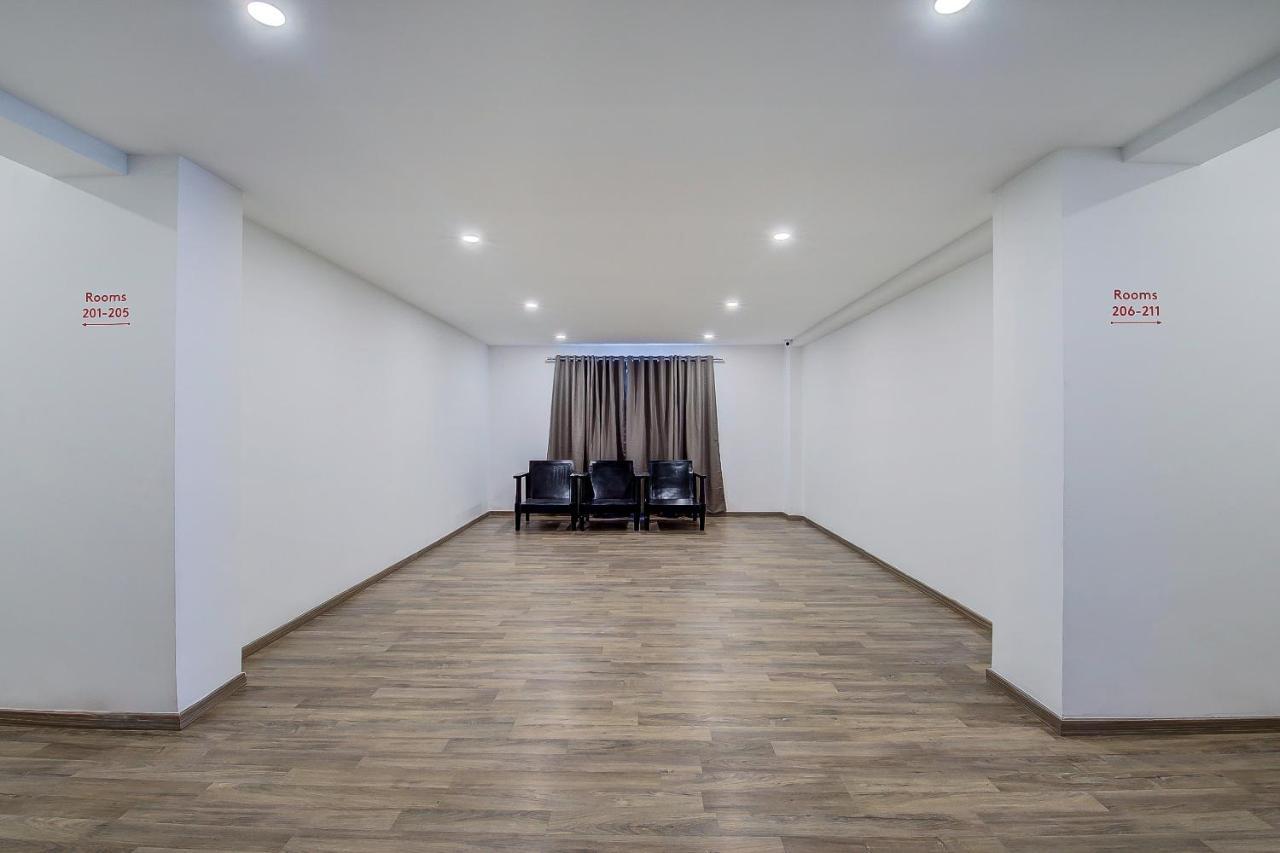 Готель Oyo Townhouse 048 Hadapsar Phursungi Екстер'єр фото